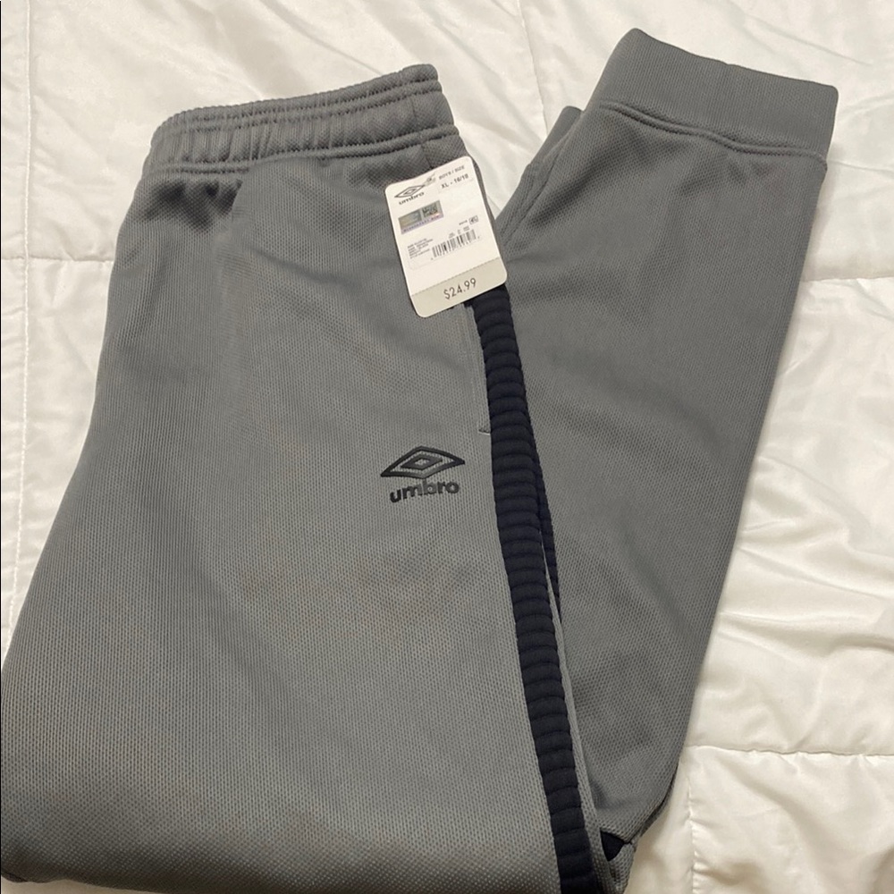 Umbro Gray Tapered Sweatpants with Elastic Waistband